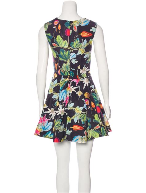 Stylishly Chic: Elevate Your Look with Botanical Print Dresses